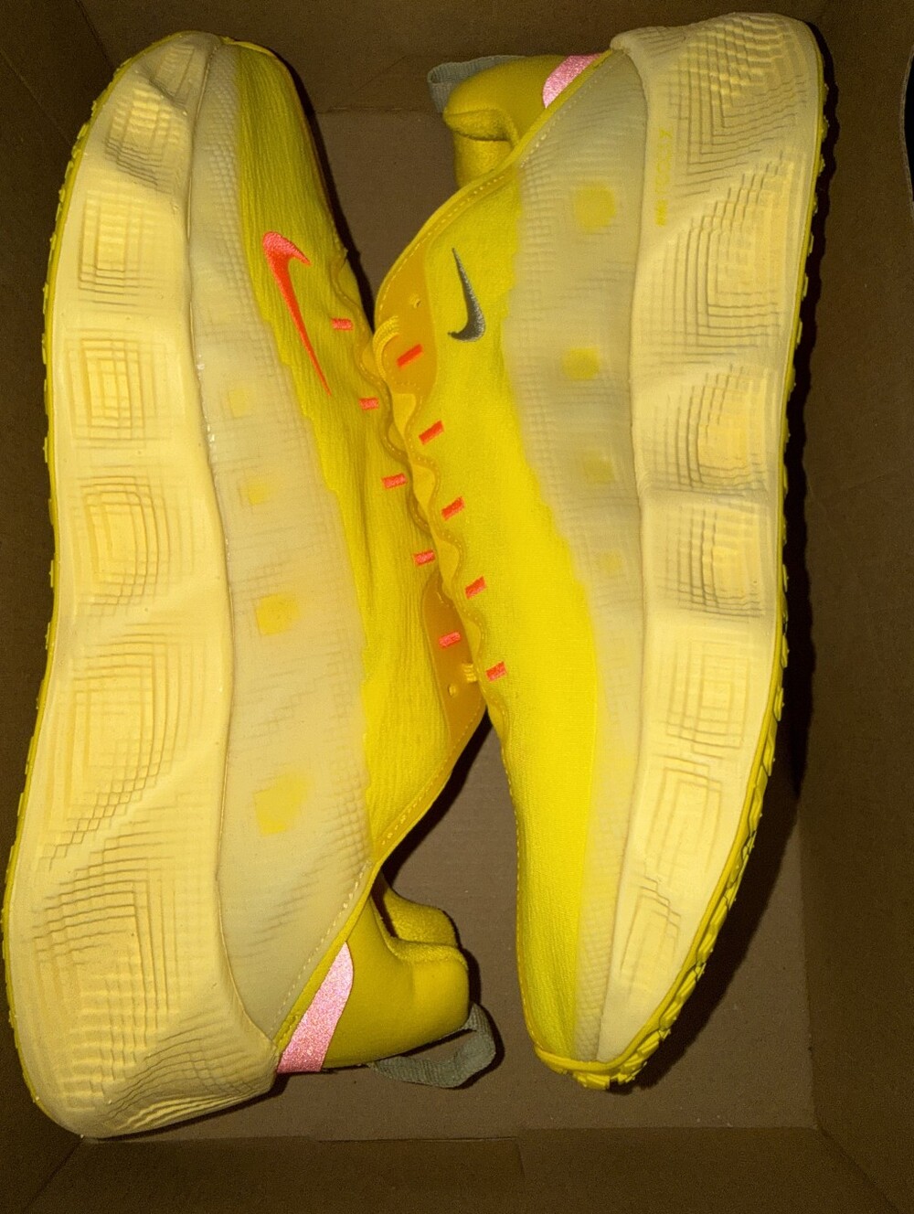 NIB Yellow NIKE Ava Rovers